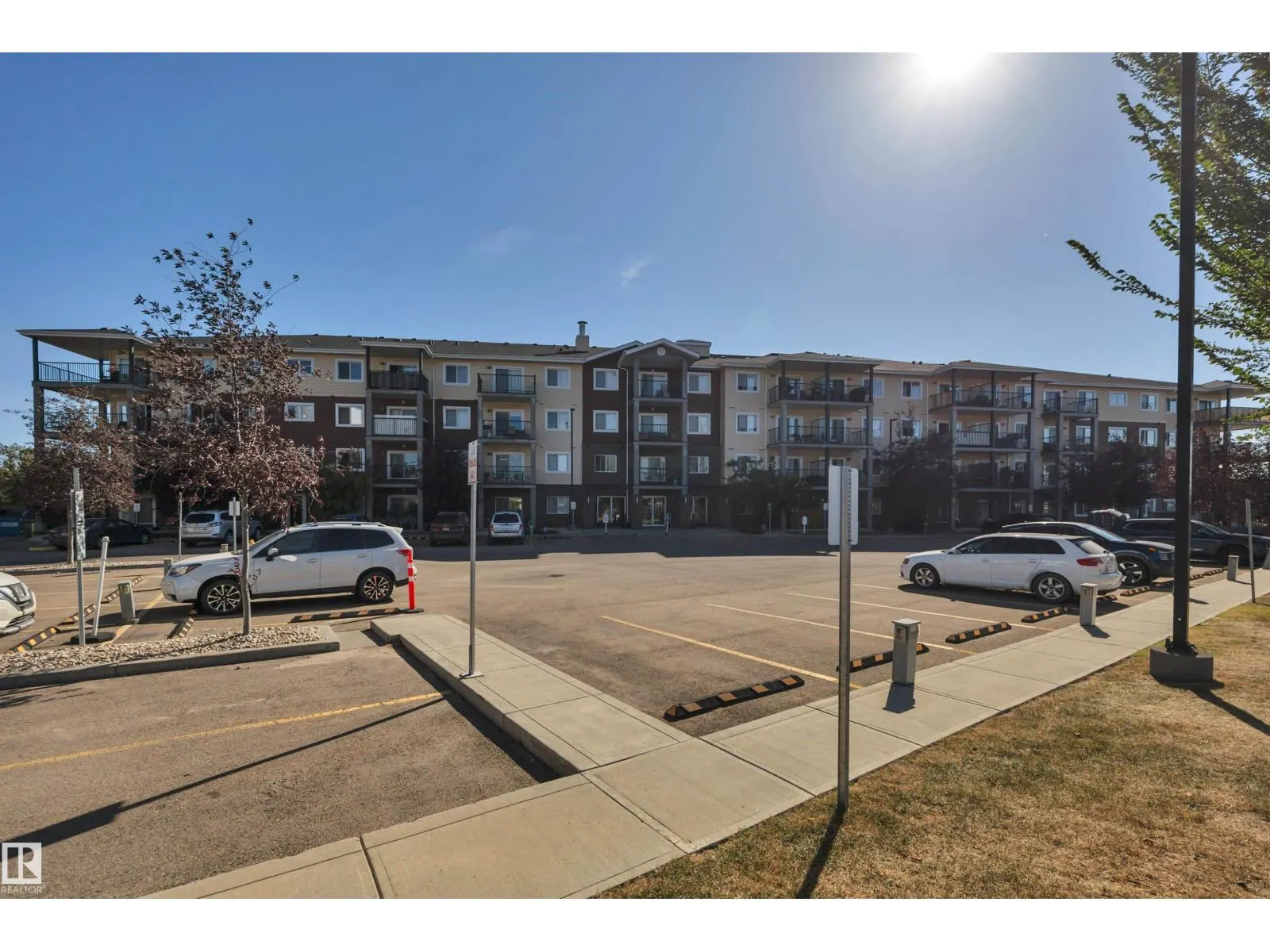 #114 7711 71 ST NW