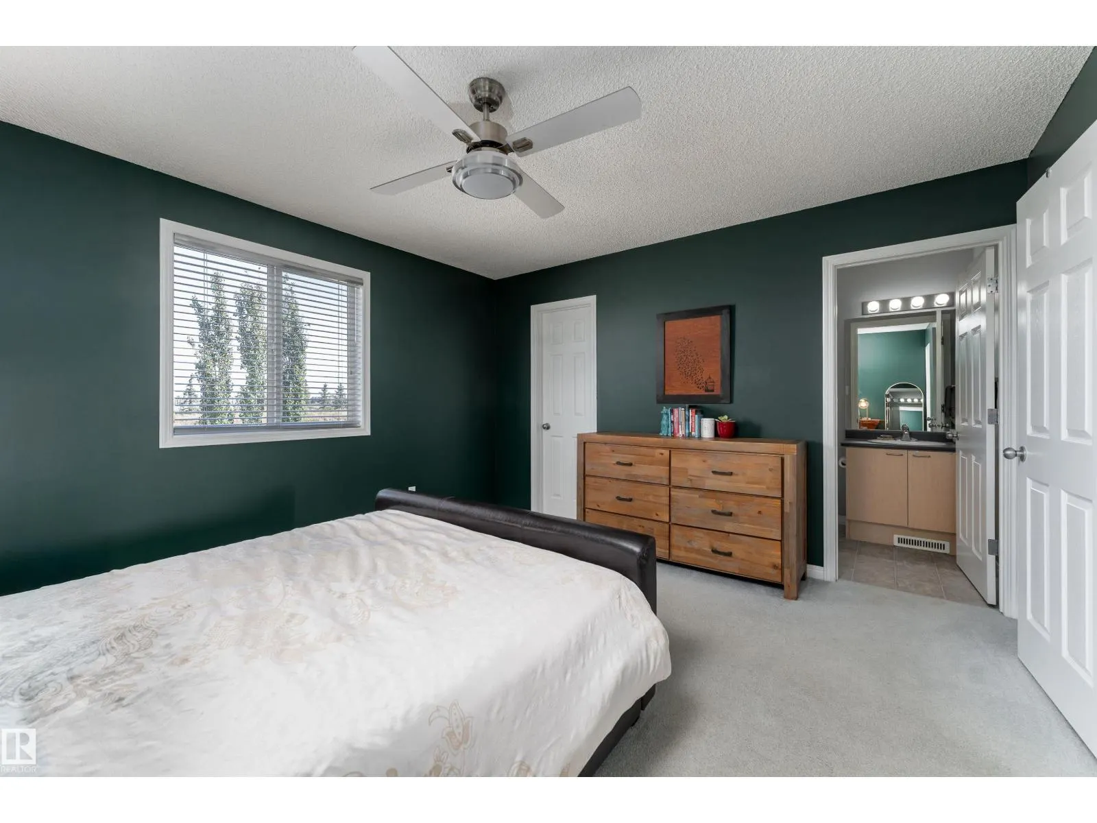 7956 2 AV SW