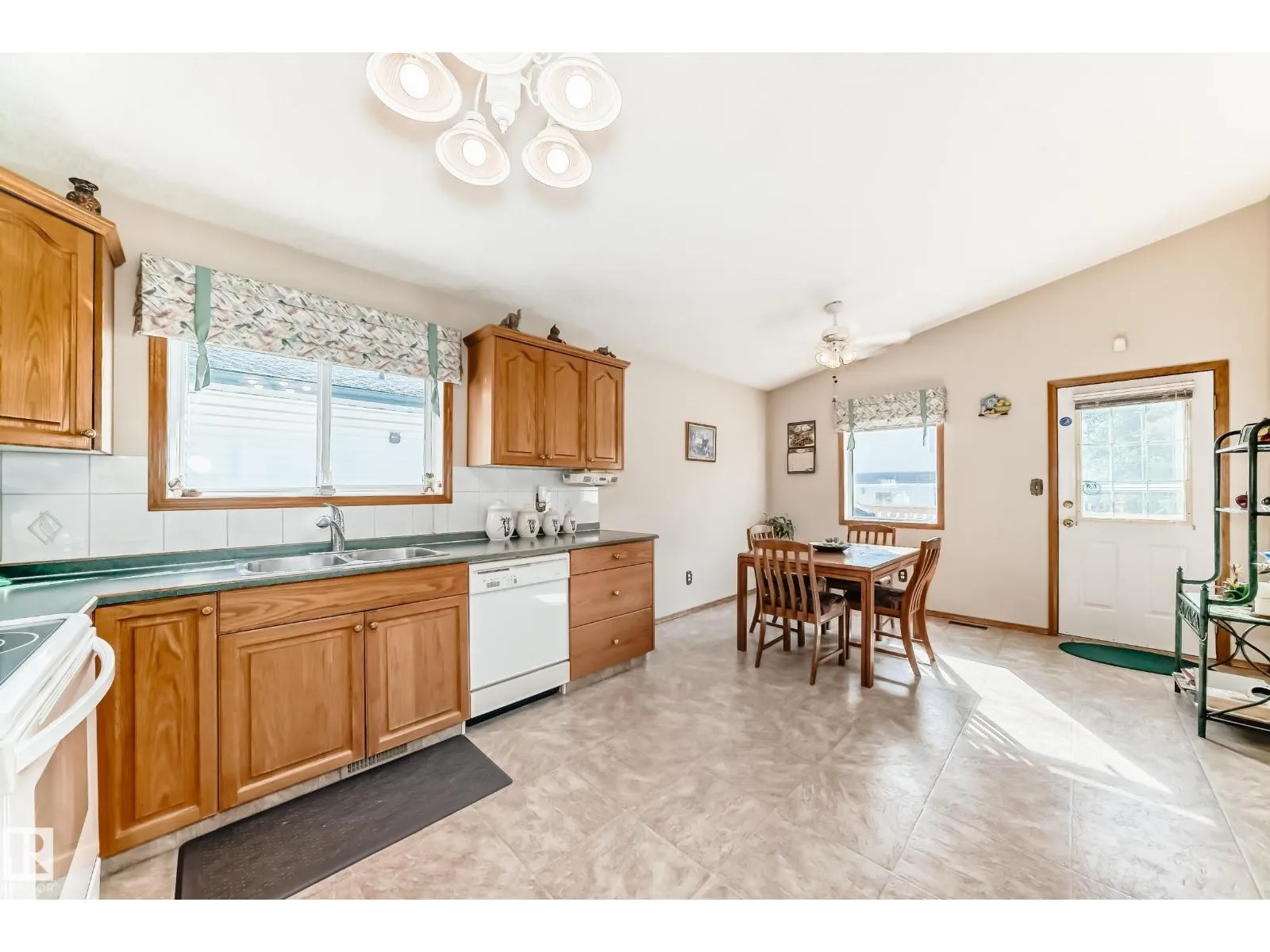 6727 162 AV NW NW