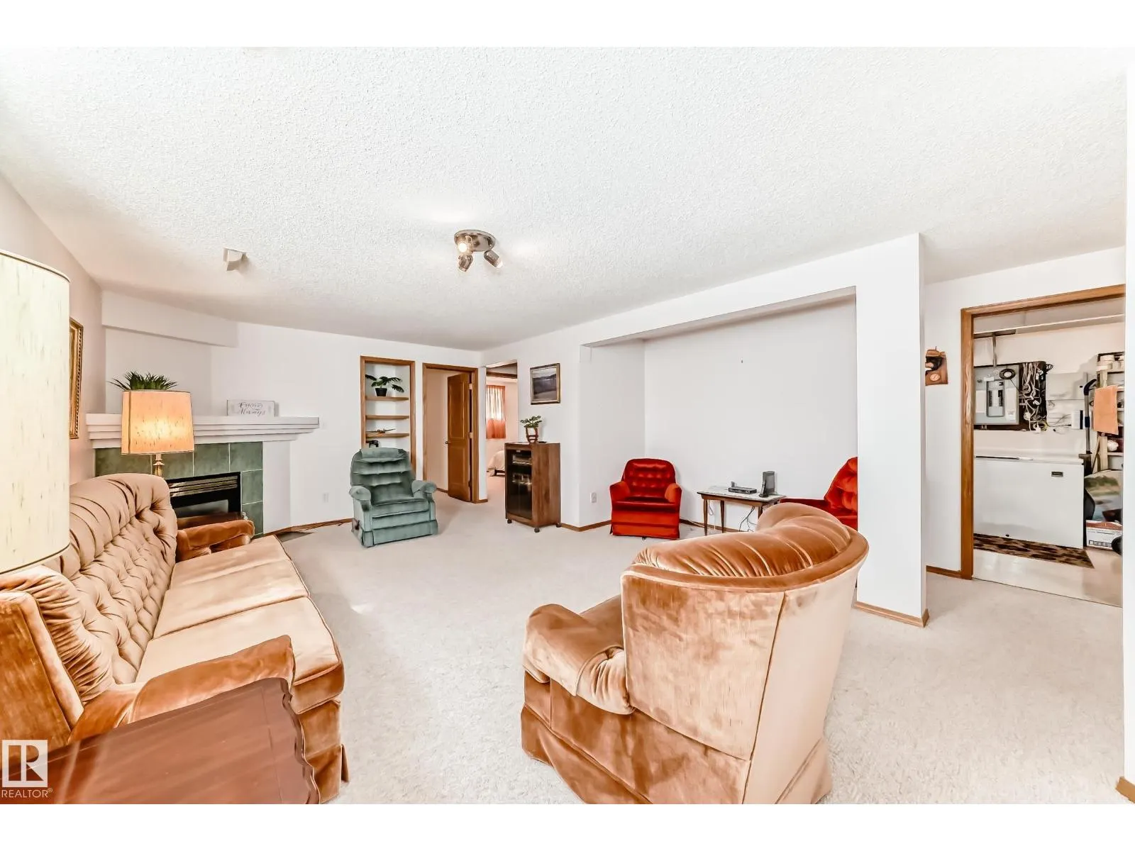 6727 162 AV NW NW