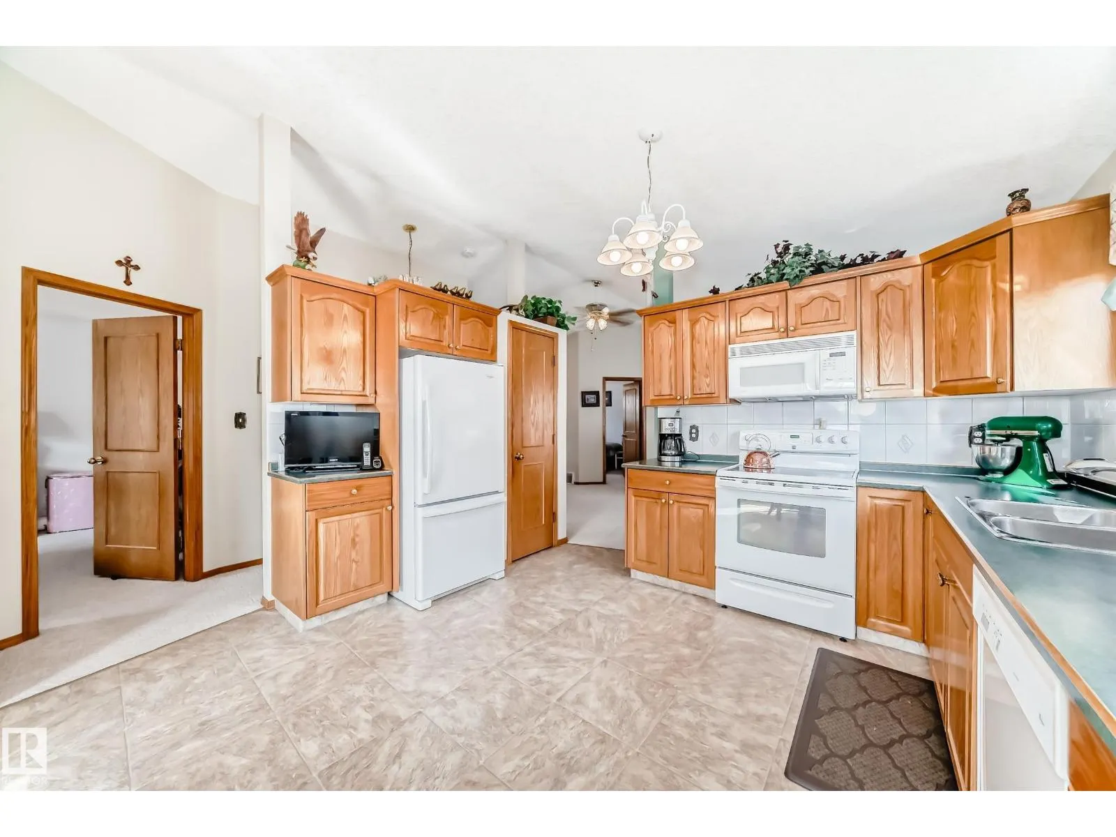 6727 162 AV NW NW