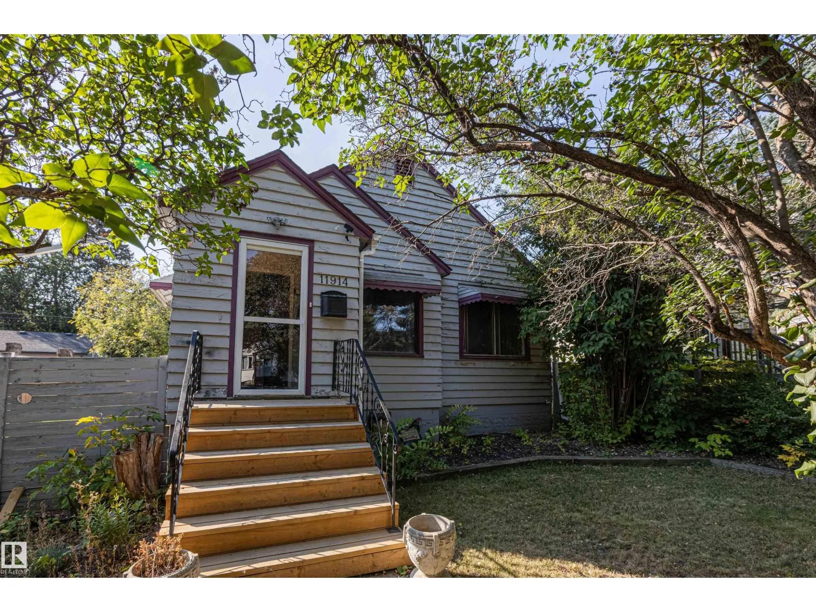 11914 68 ST NW