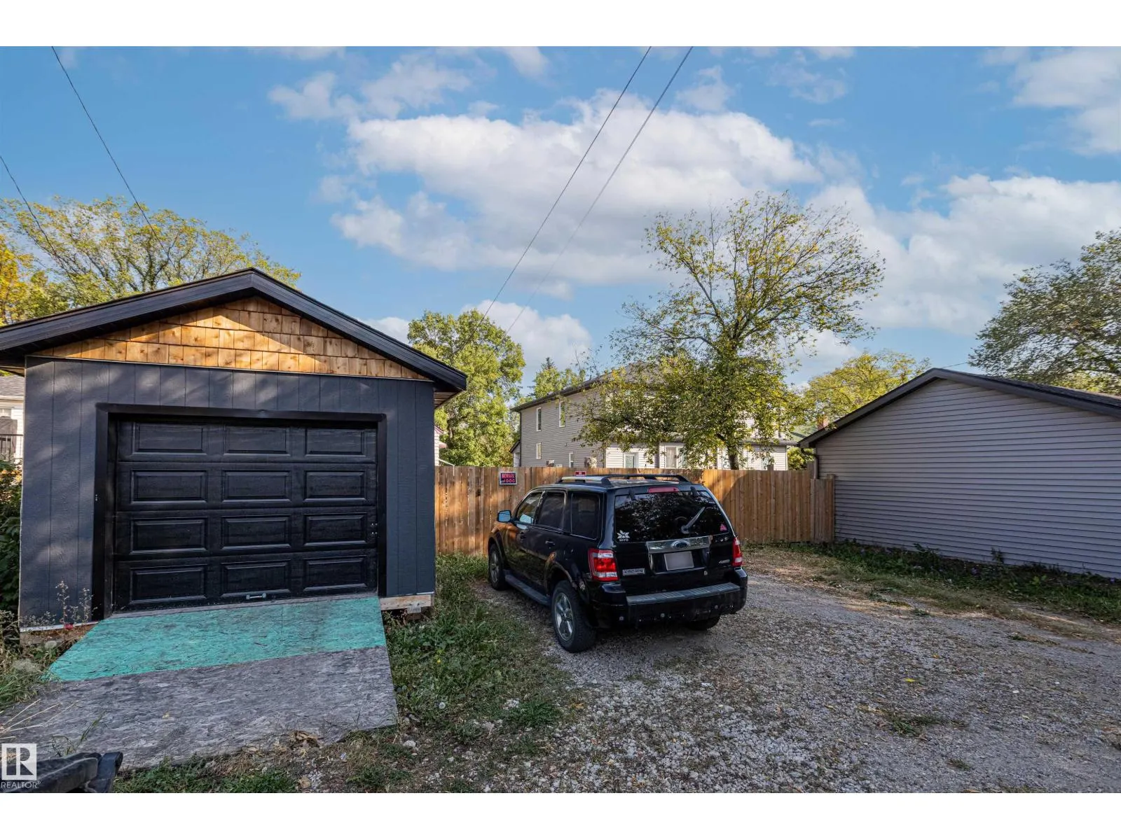 11914 68 ST NW