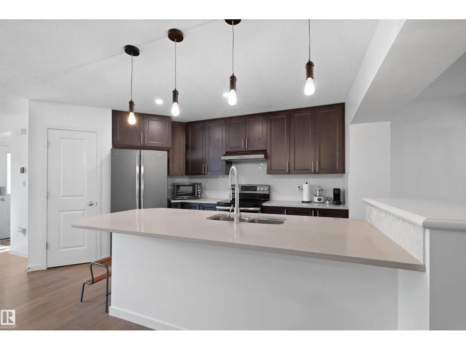 2208 82 ST SW