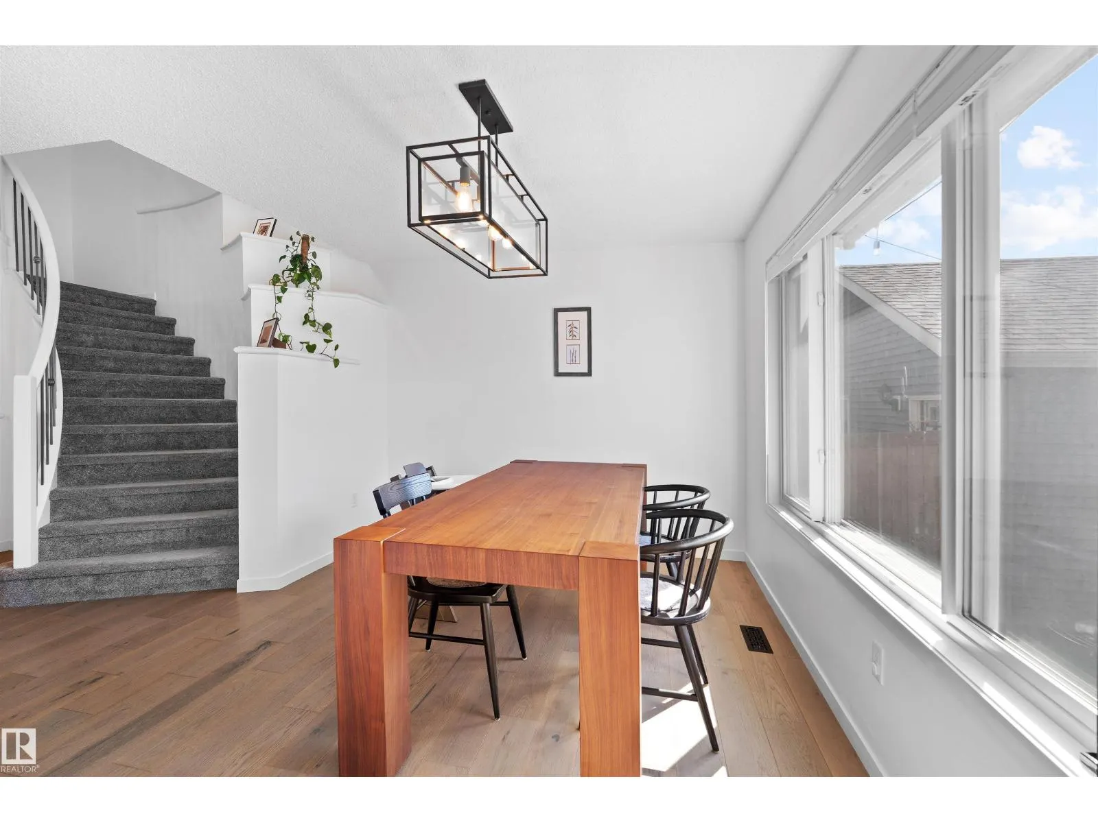 2208 82 ST SW