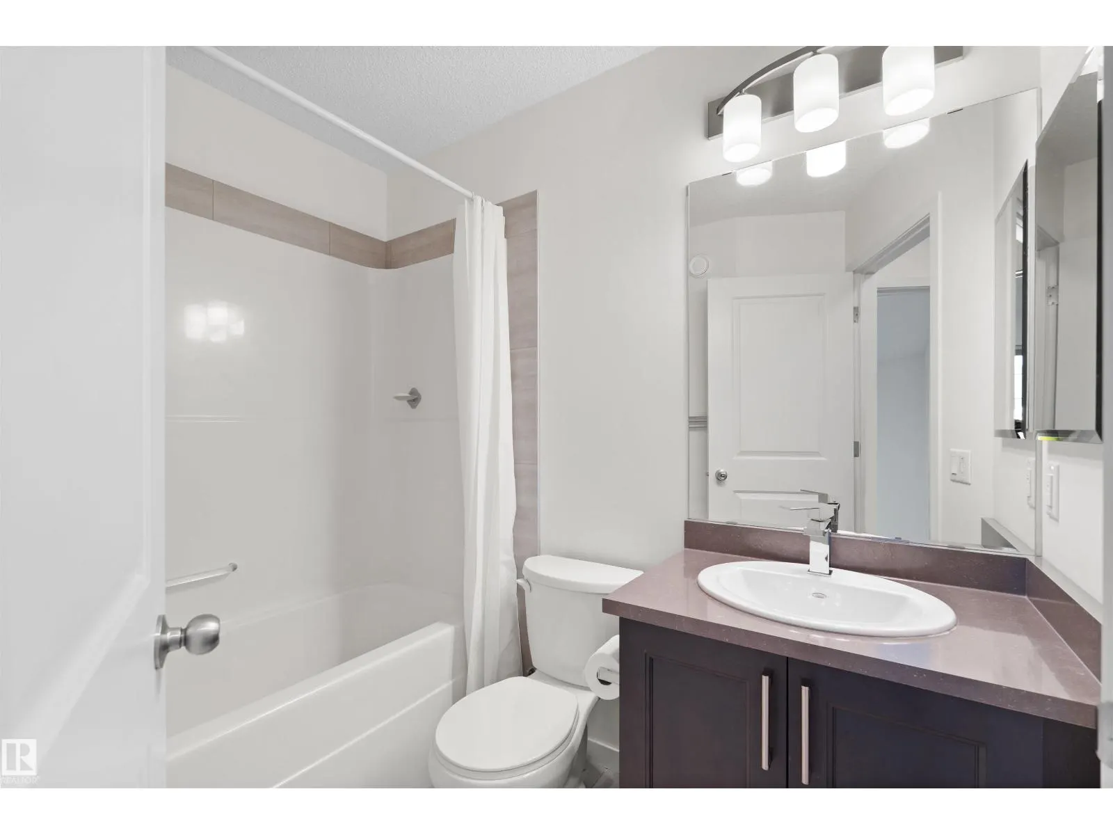 2208 82 ST SW