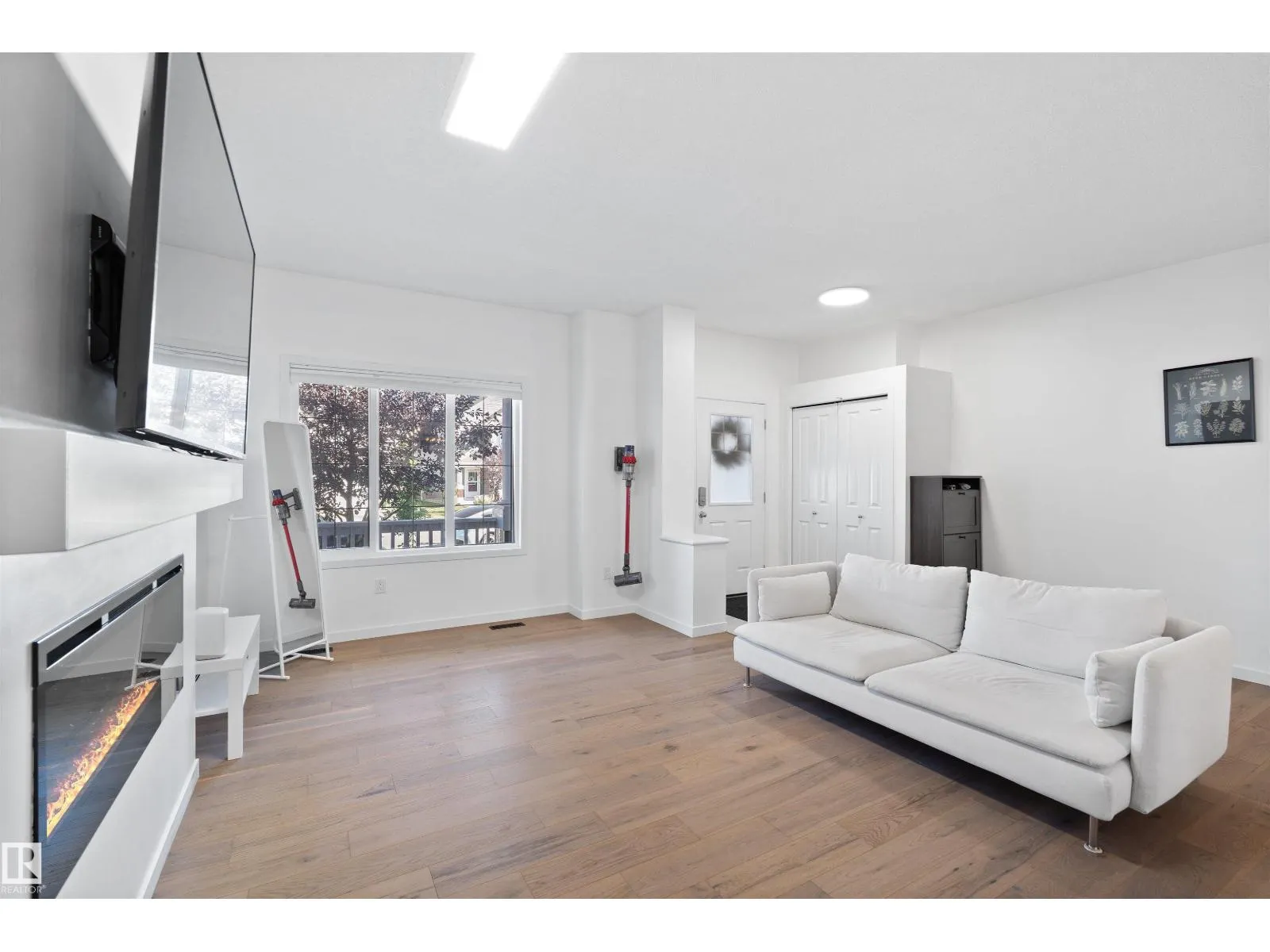 2208 82 ST SW