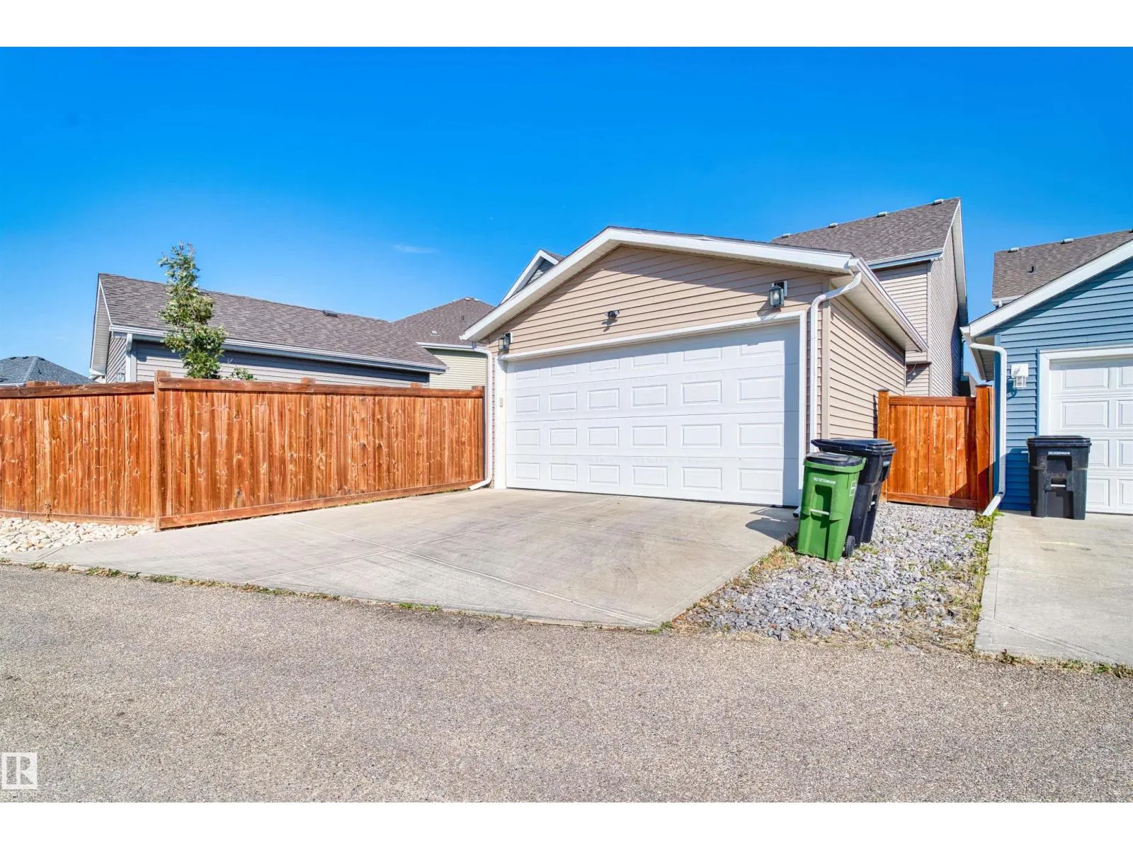 2208 82 ST SW
