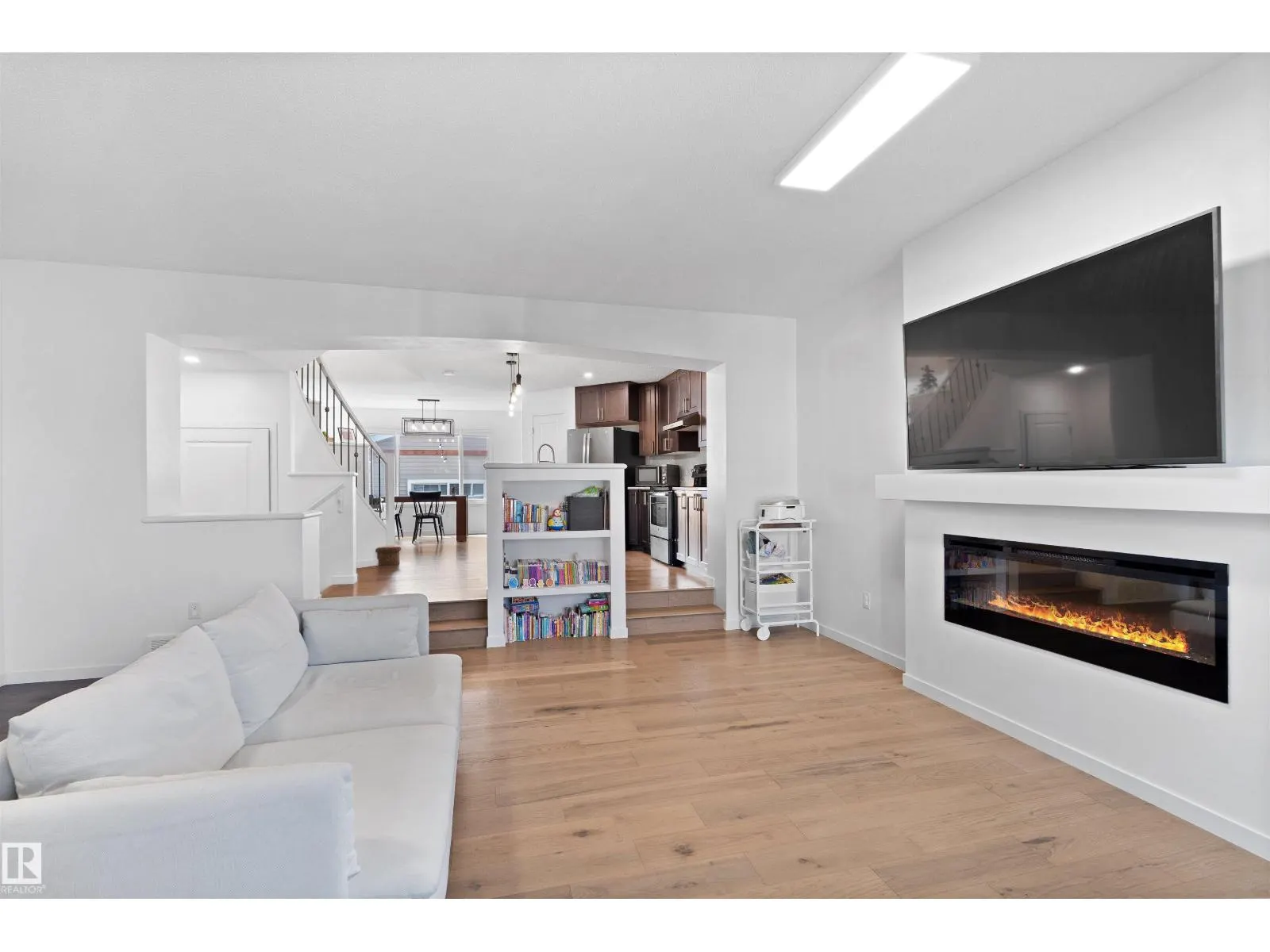 2208 82 ST SW