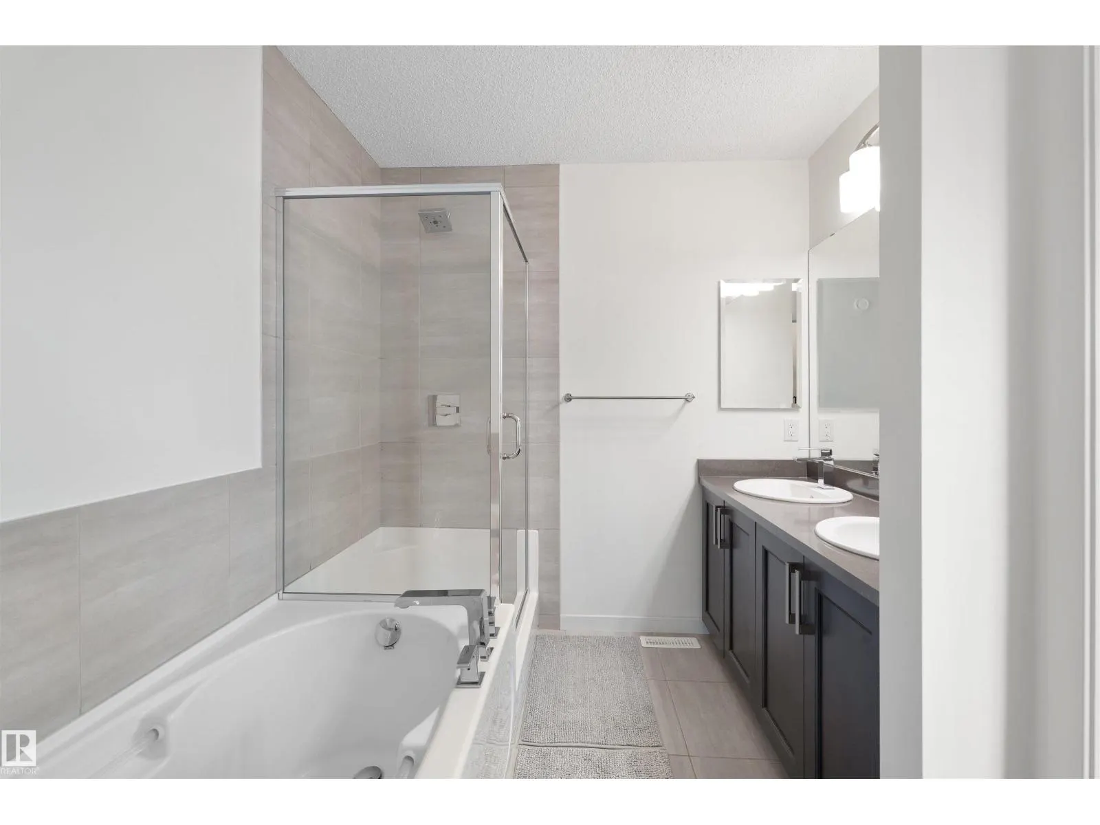 2208 82 ST SW
