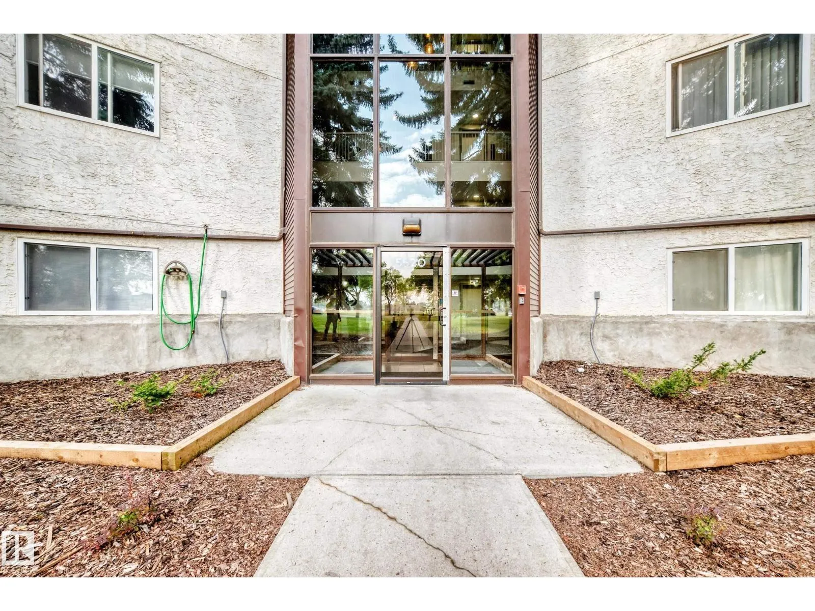 #416 5520 RIVERBEND RD NW