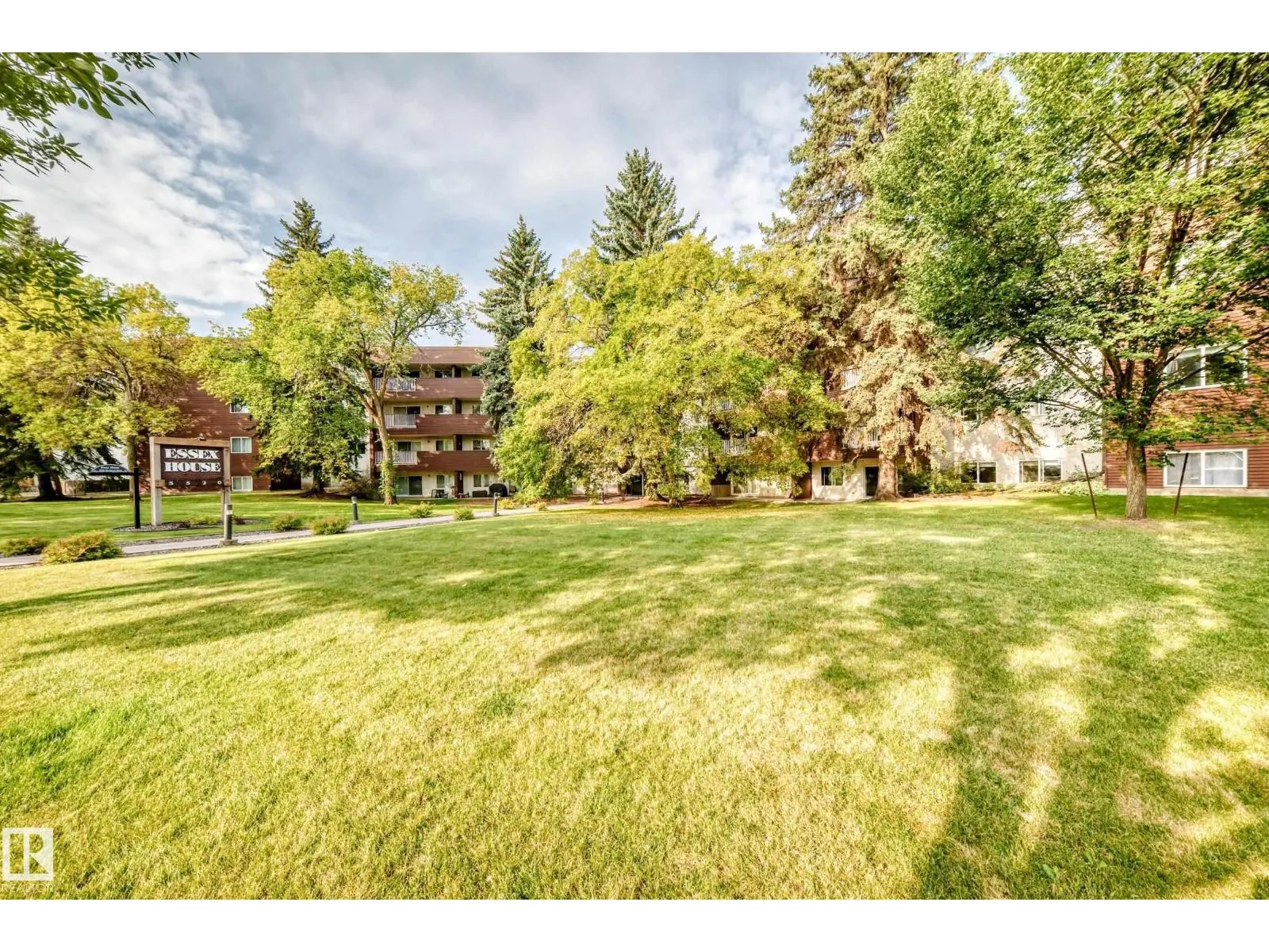 #416 5520 RIVERBEND RD NW