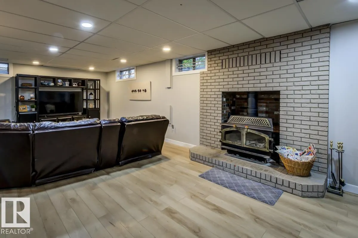 669 VILLAGE DR
