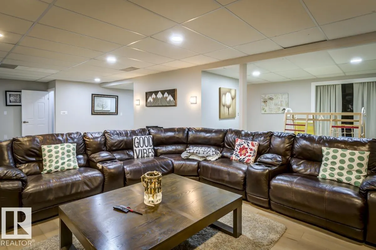 669 VILLAGE DR