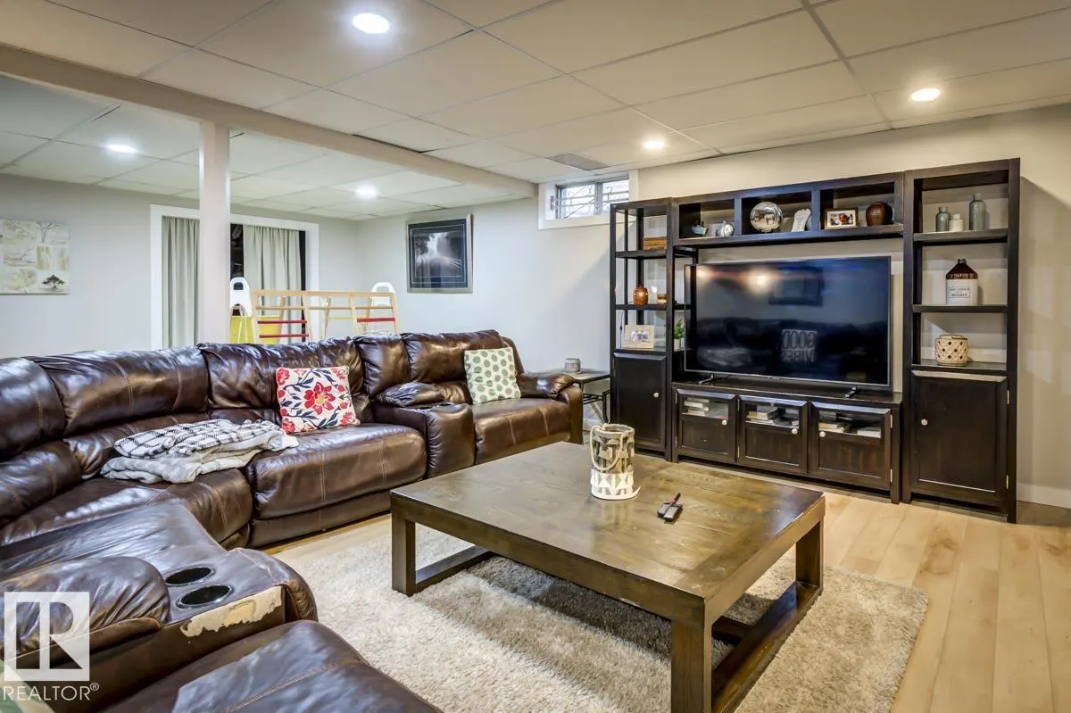 669 VILLAGE DR