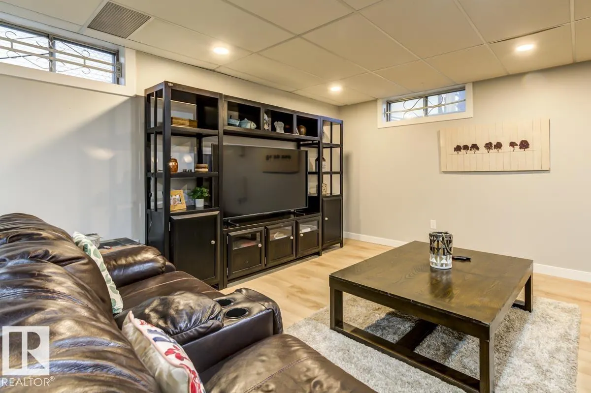 669 VILLAGE DR