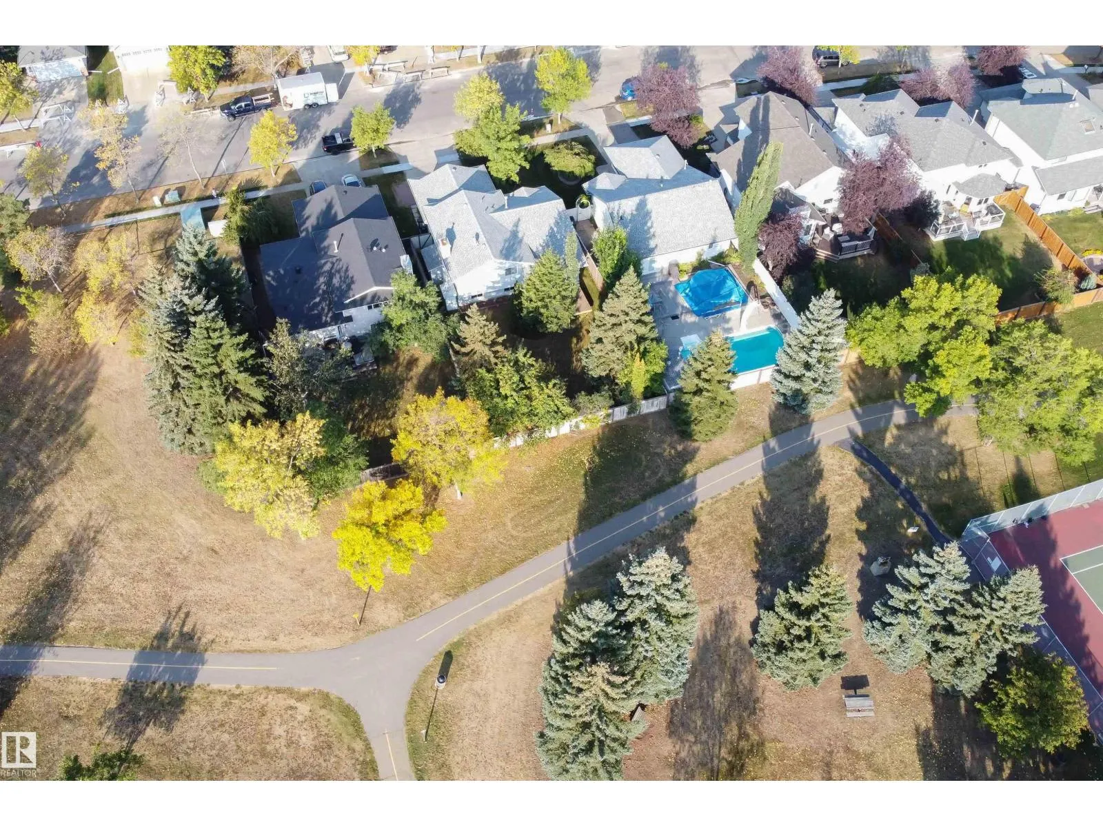 695 MEADOWVIEW DR