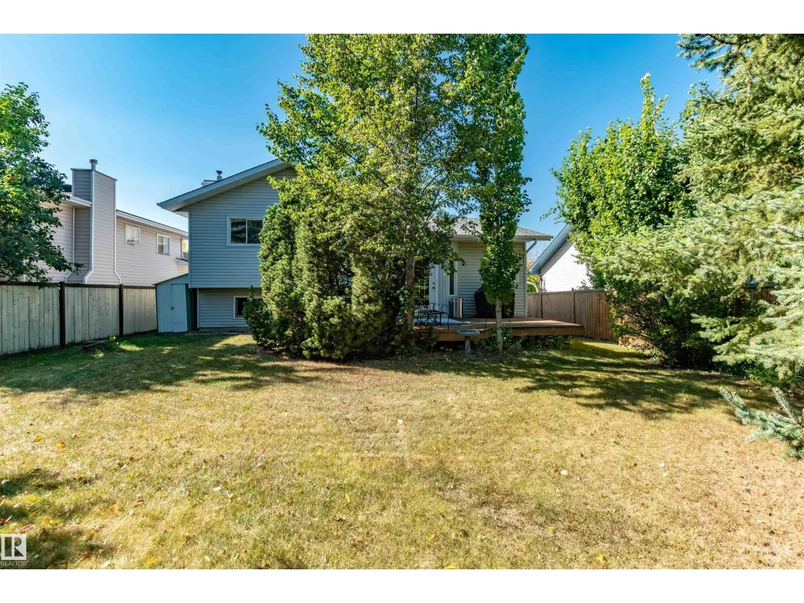 695 MEADOWVIEW DR