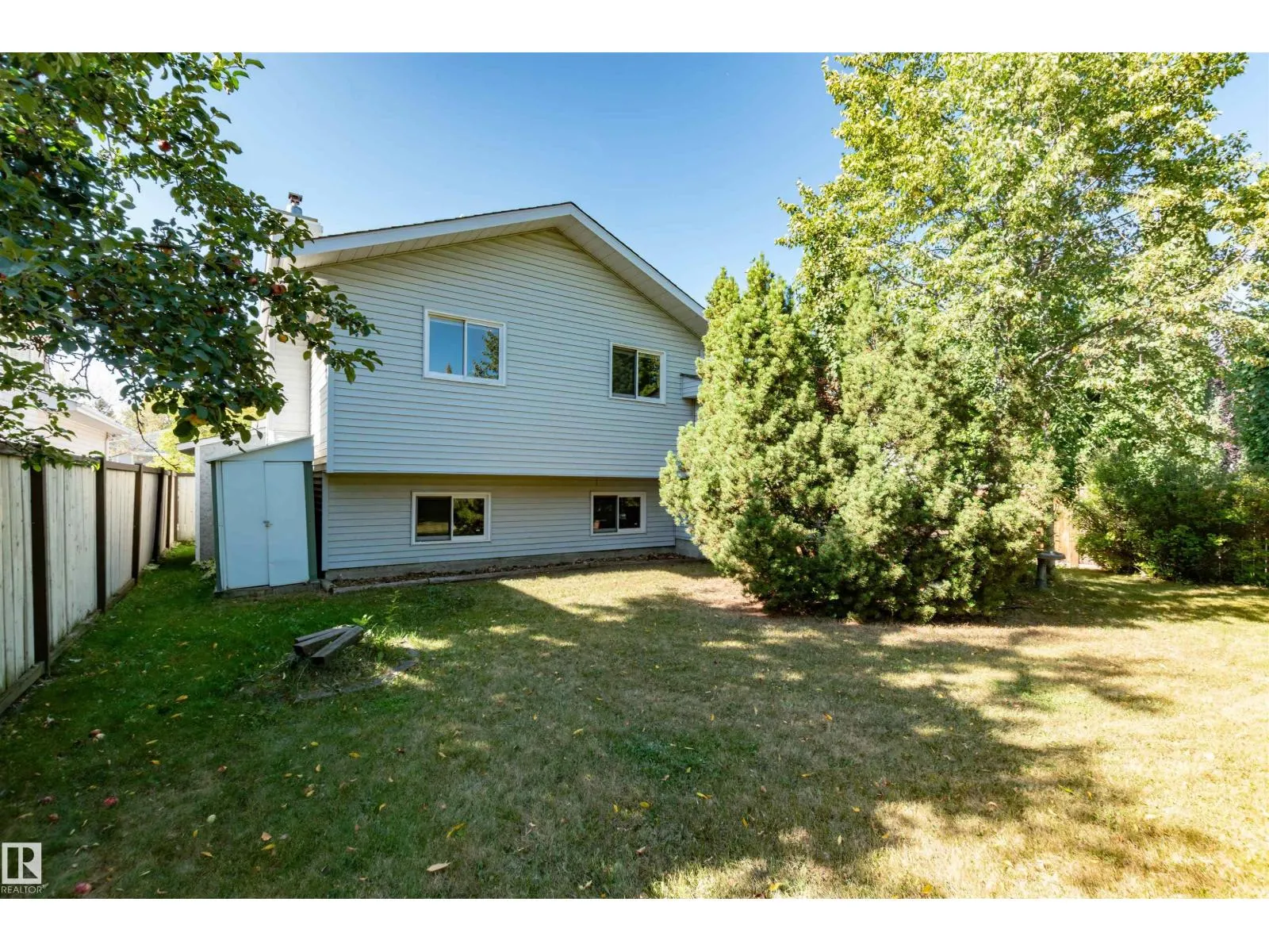 695 MEADOWVIEW DR