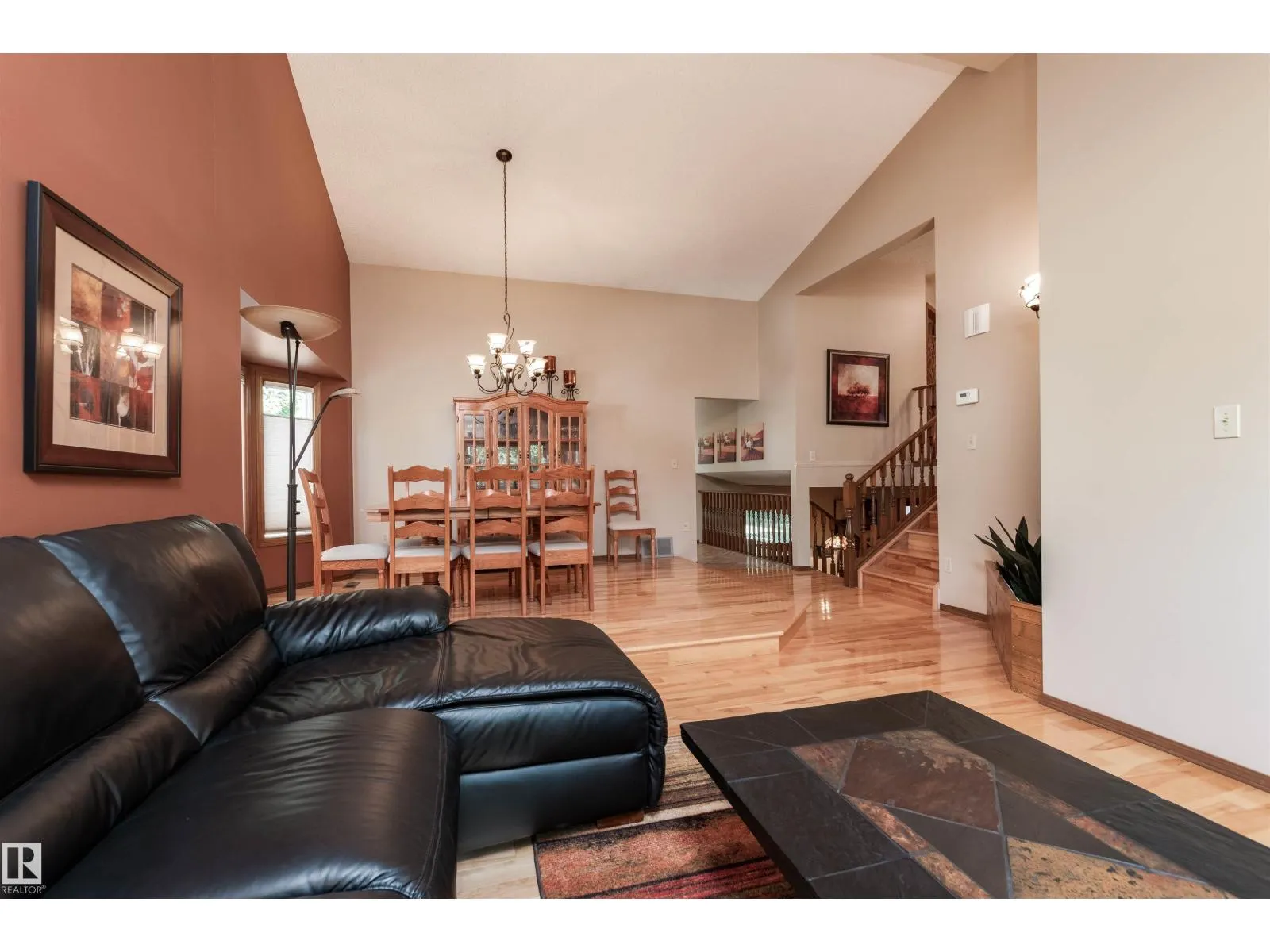 695 MEADOWVIEW DR