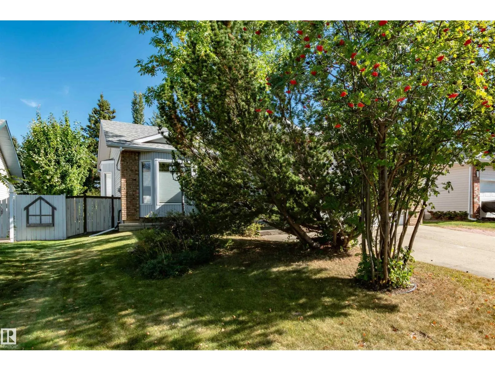 695 MEADOWVIEW DR