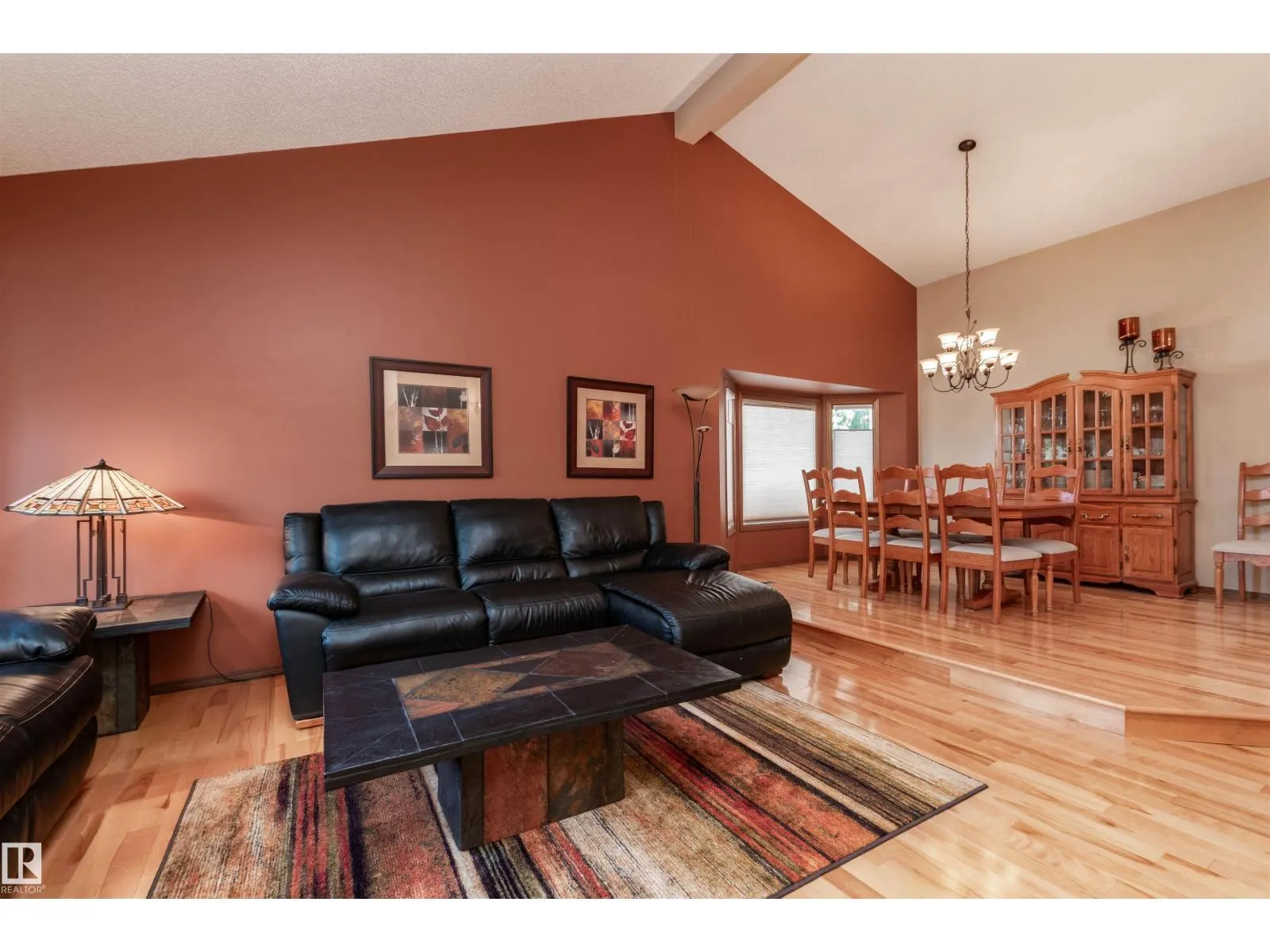 695 MEADOWVIEW DR
