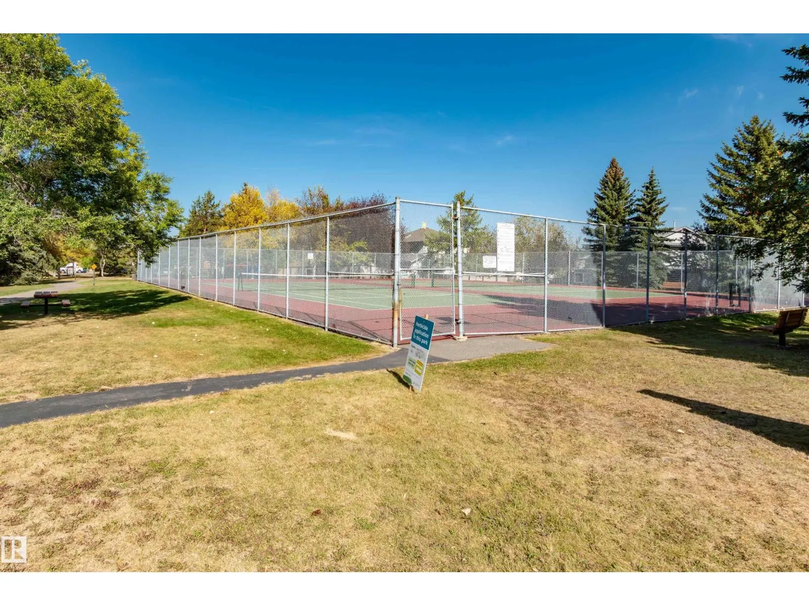 695 MEADOWVIEW DR
