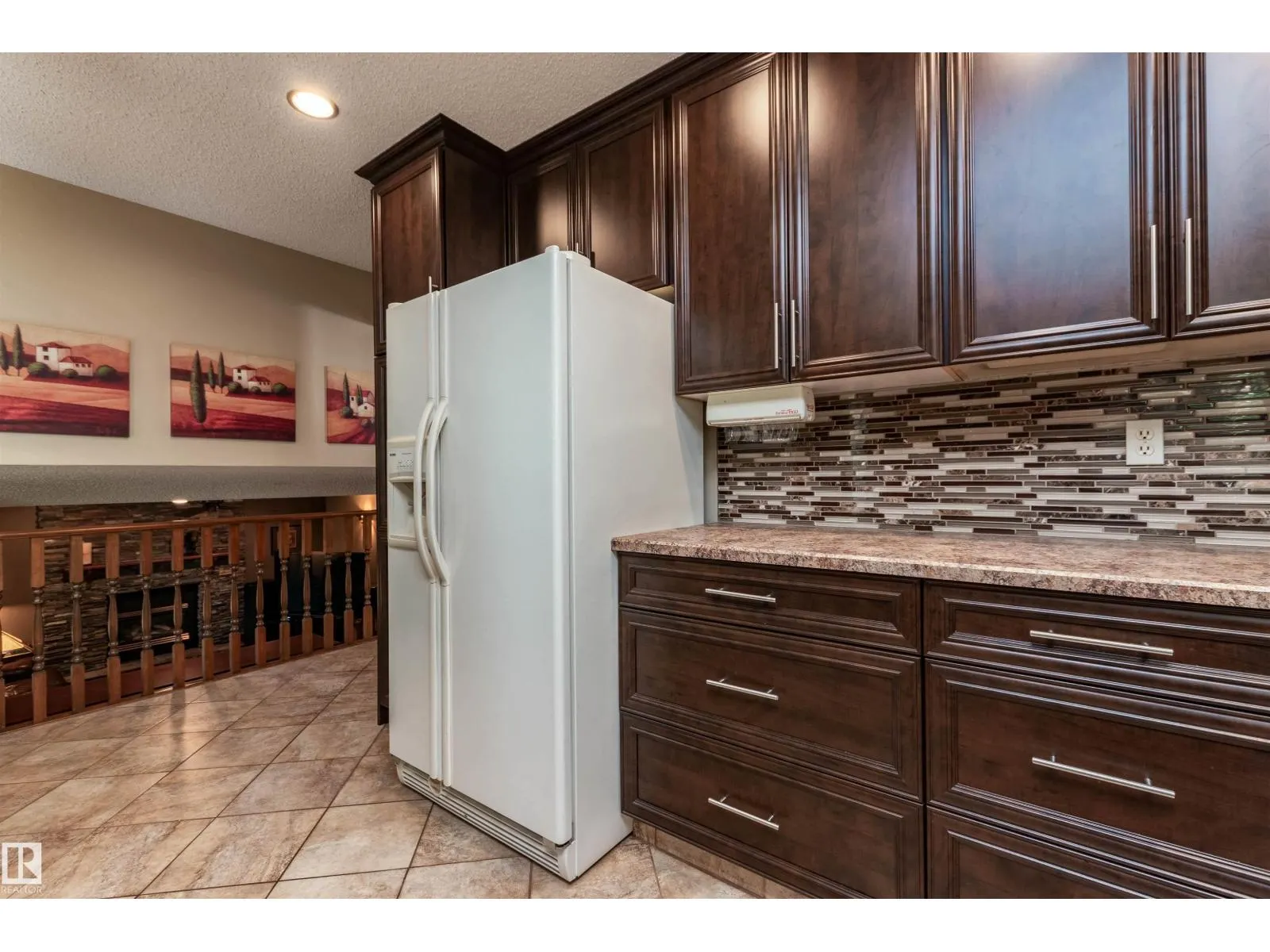 695 MEADOWVIEW DR