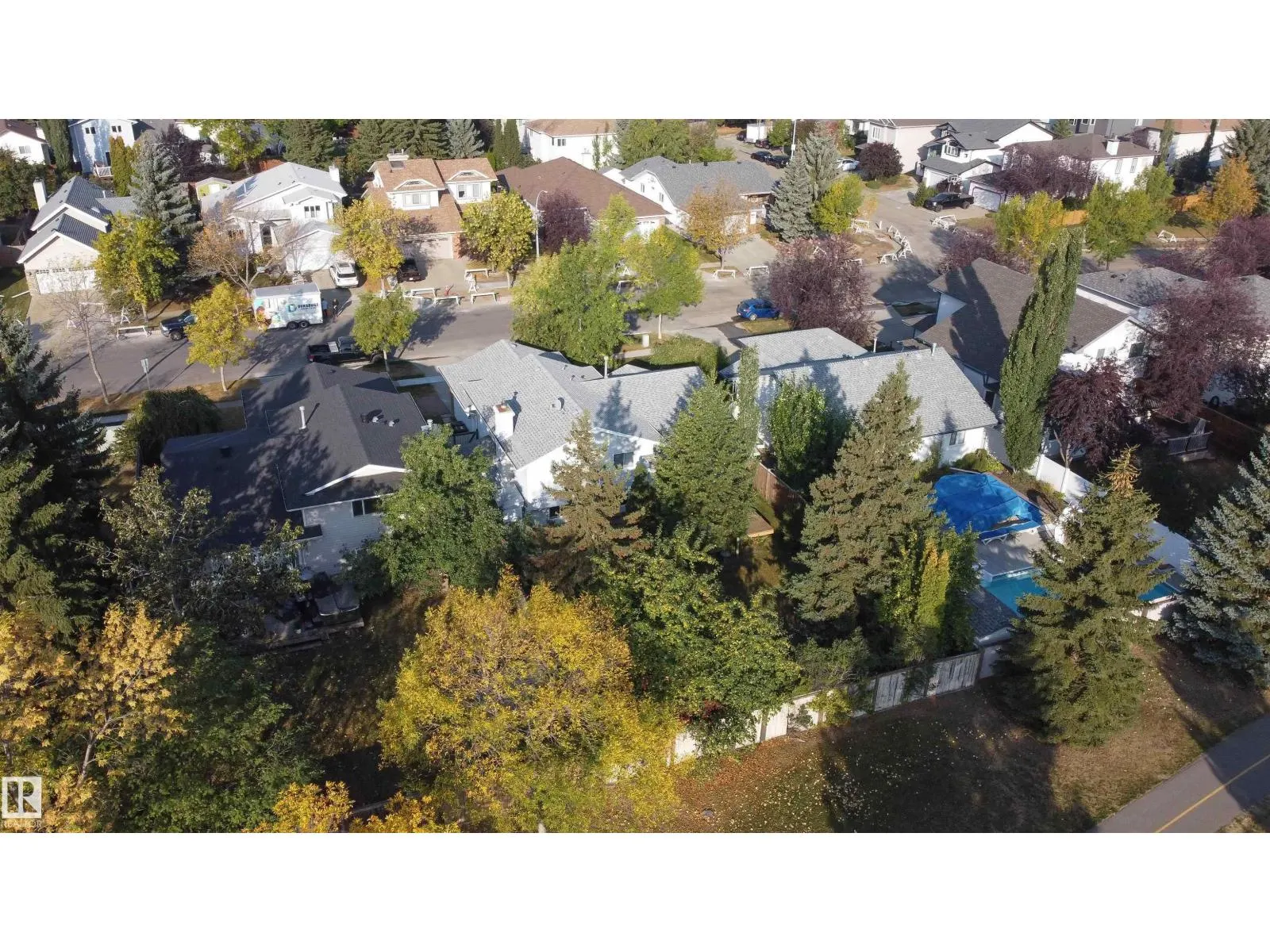 695 MEADOWVIEW DR