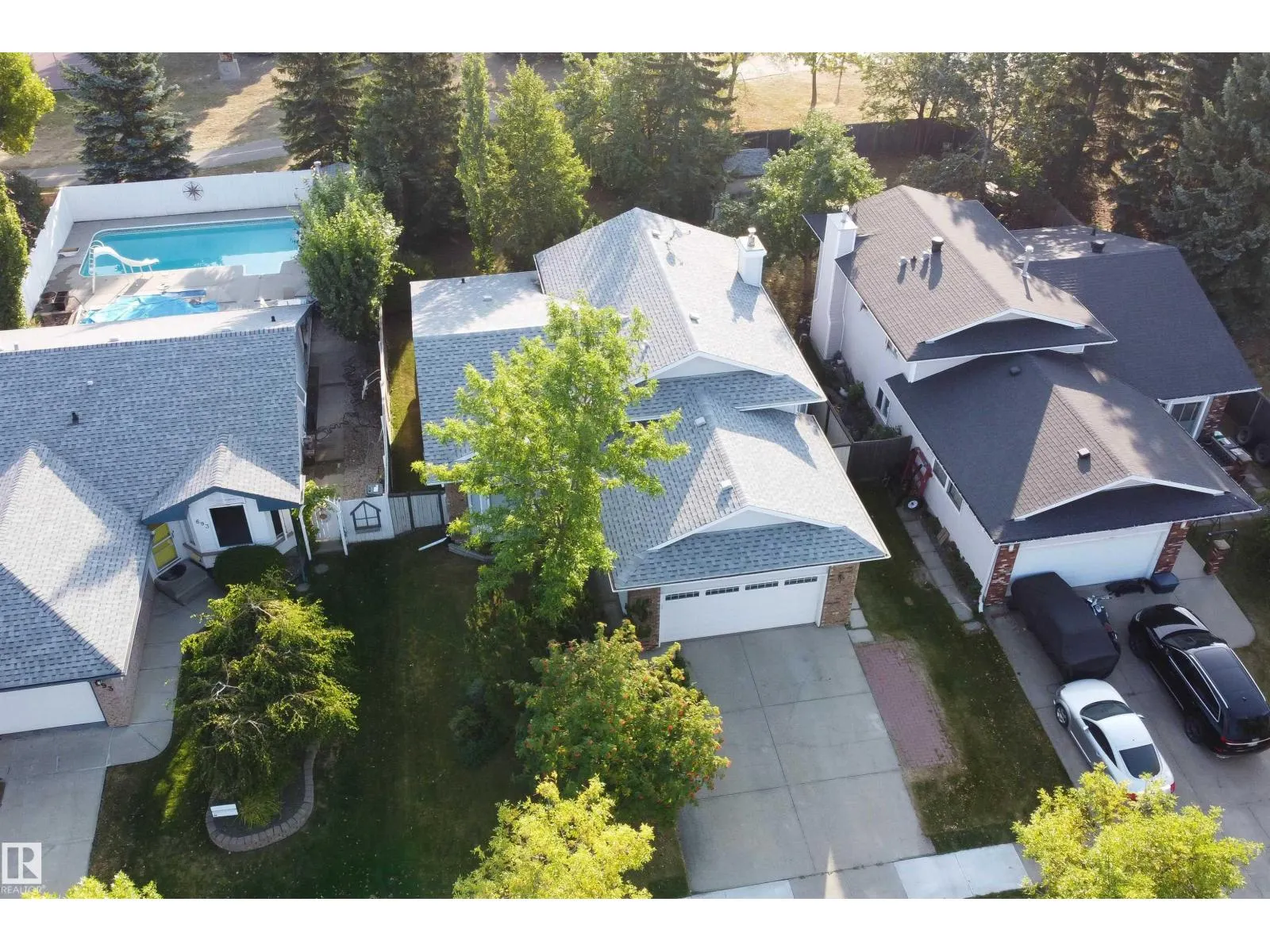 695 MEADOWVIEW DR