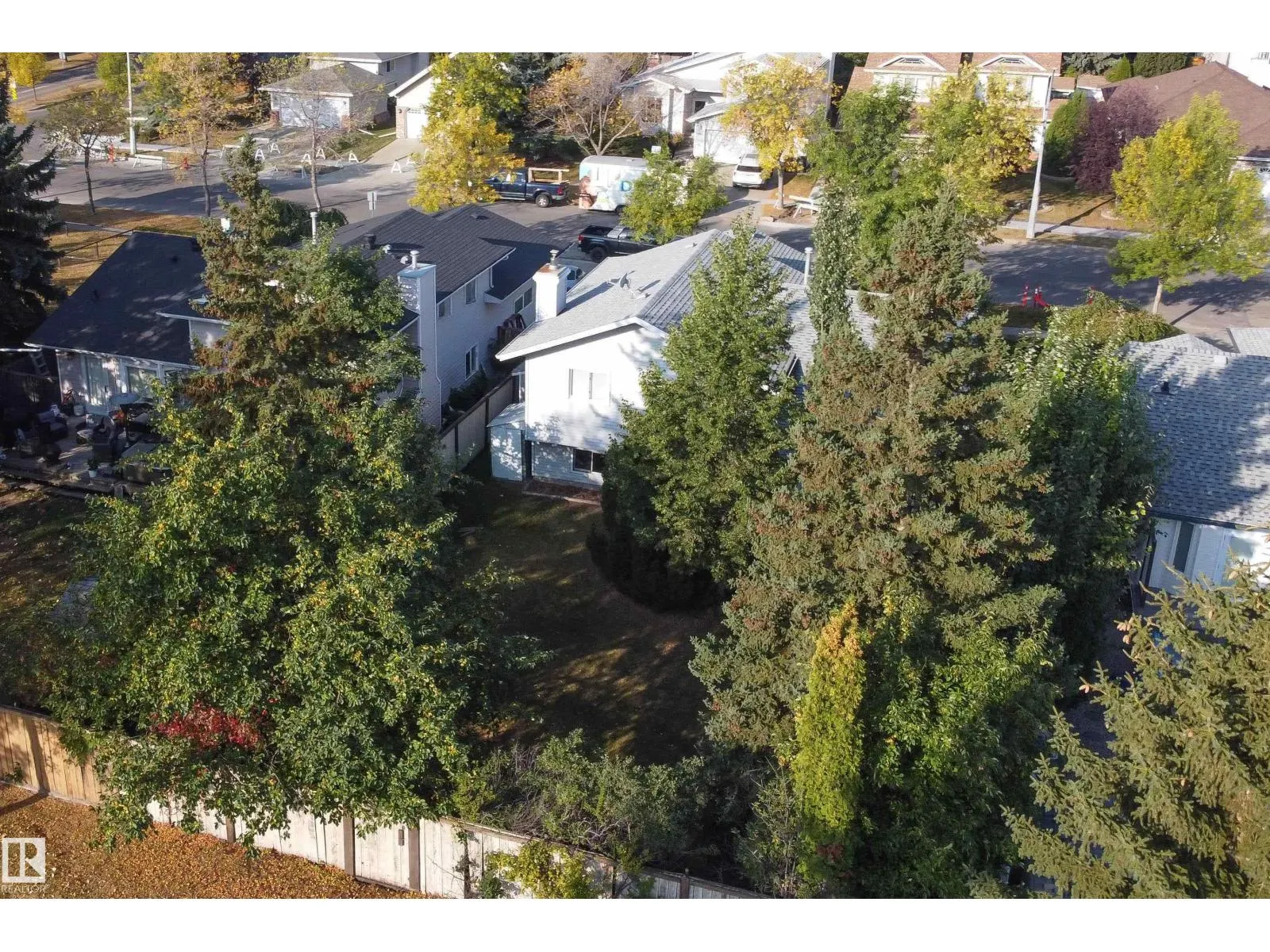 695 MEADOWVIEW DR