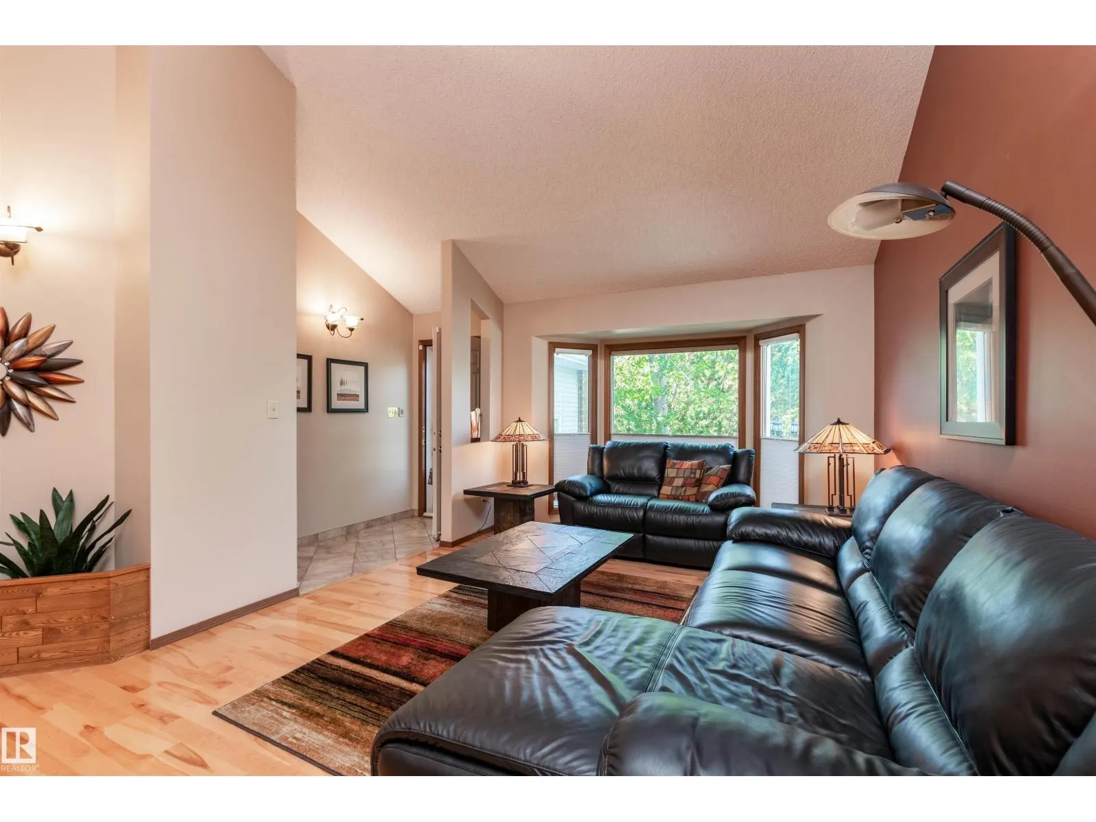 695 MEADOWVIEW DR