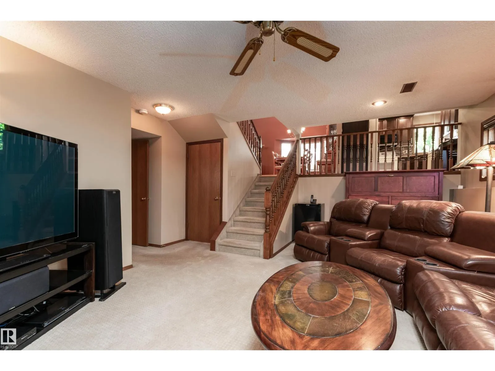 695 MEADOWVIEW DR
