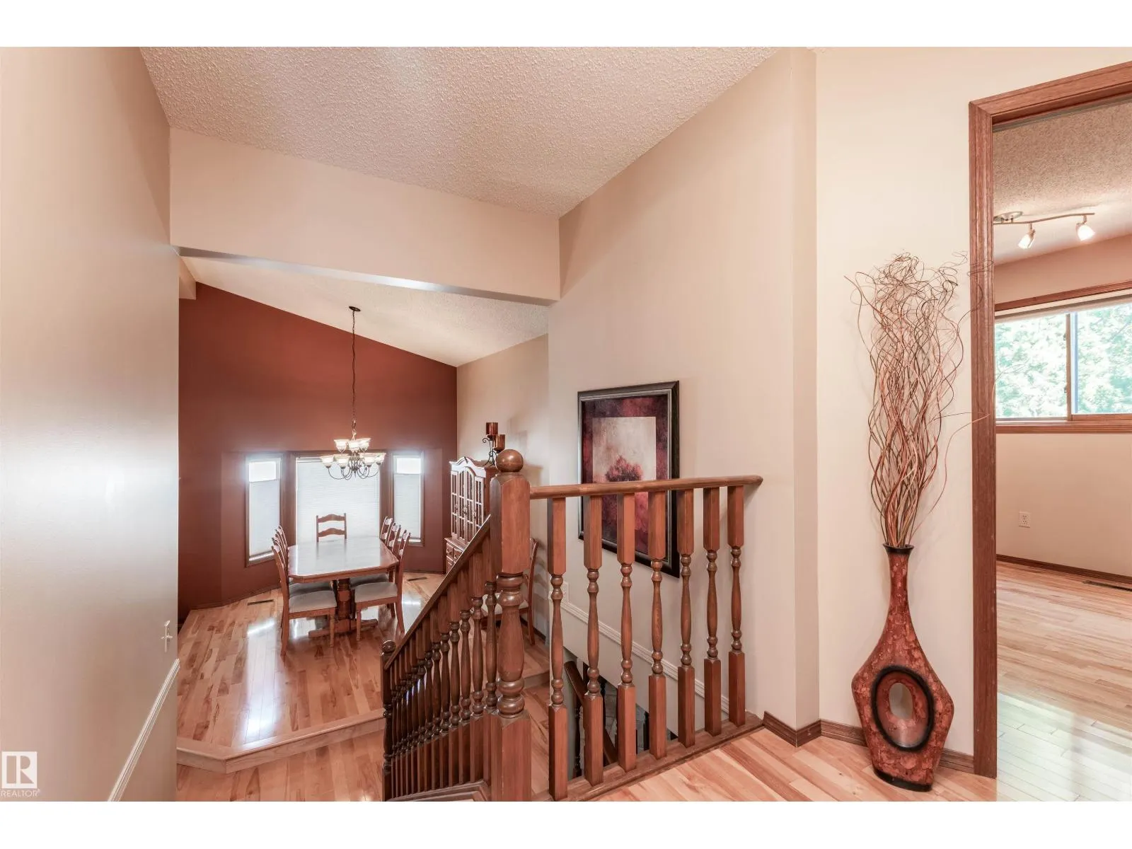 695 MEADOWVIEW DR