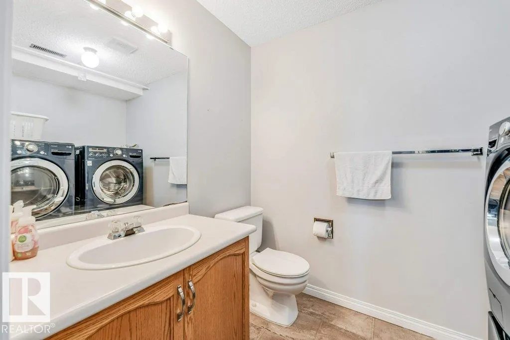 18416 77 AV NW