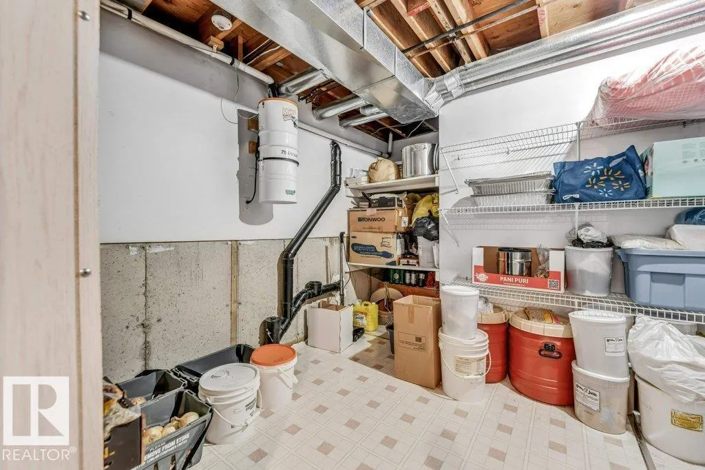 18416 77 AV NW