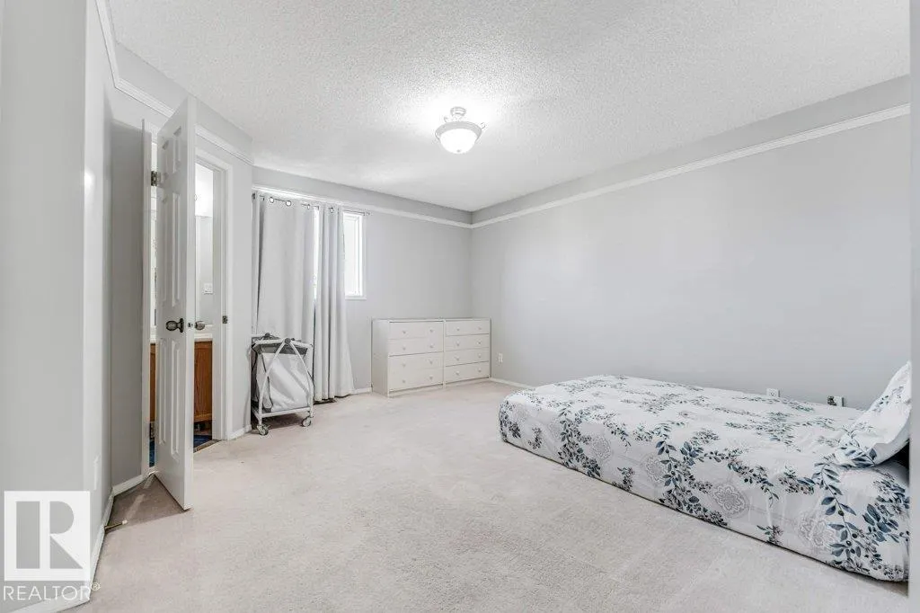 18416 77 AV NW