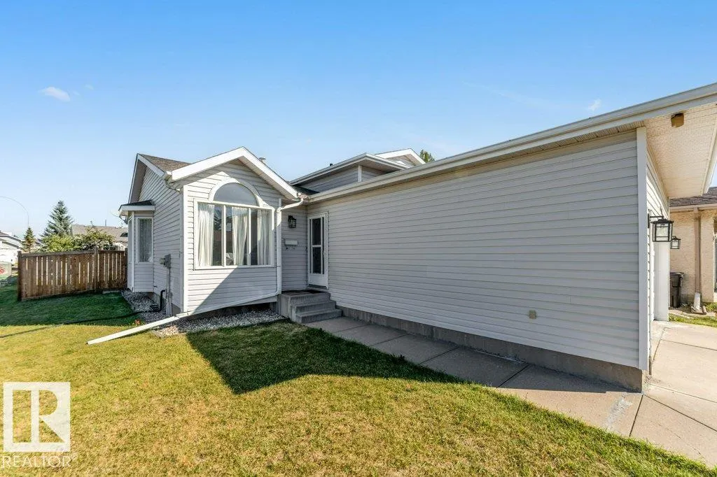 18416 77 AV NW