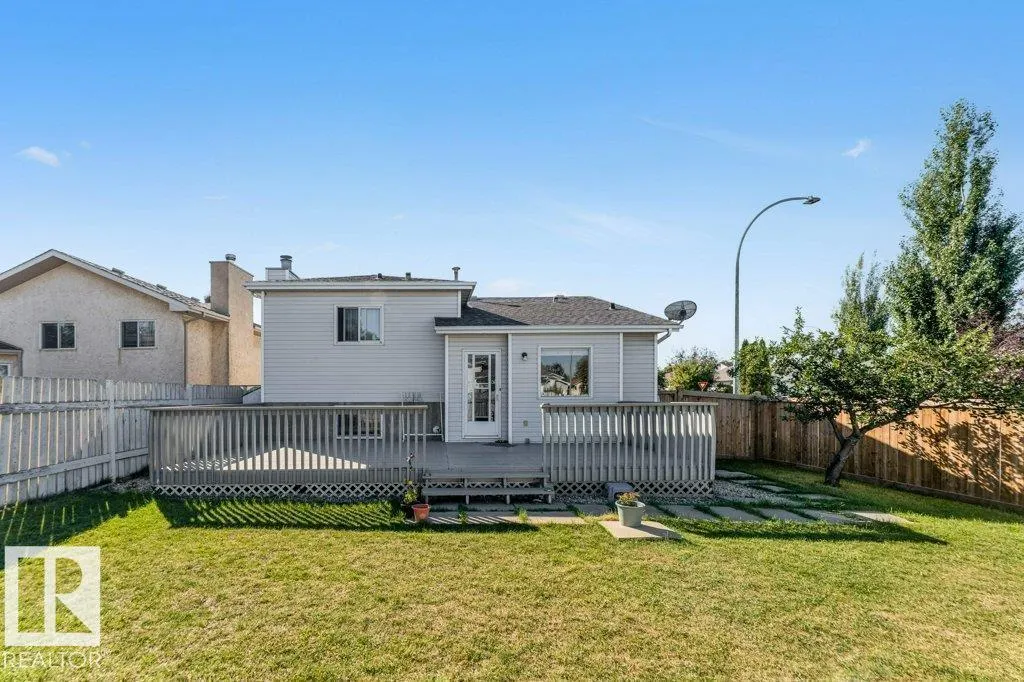 18416 77 AV NW