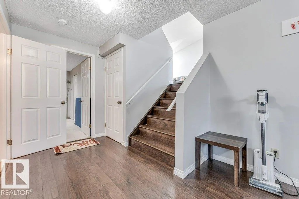 18416 77 AV NW