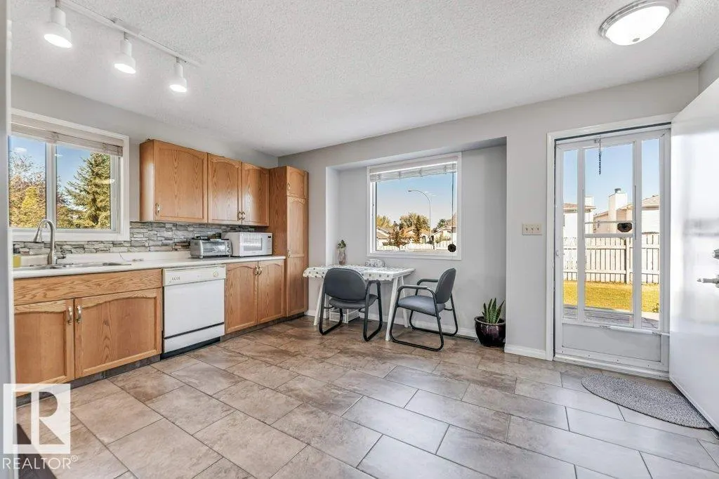 18416 77 AV NW