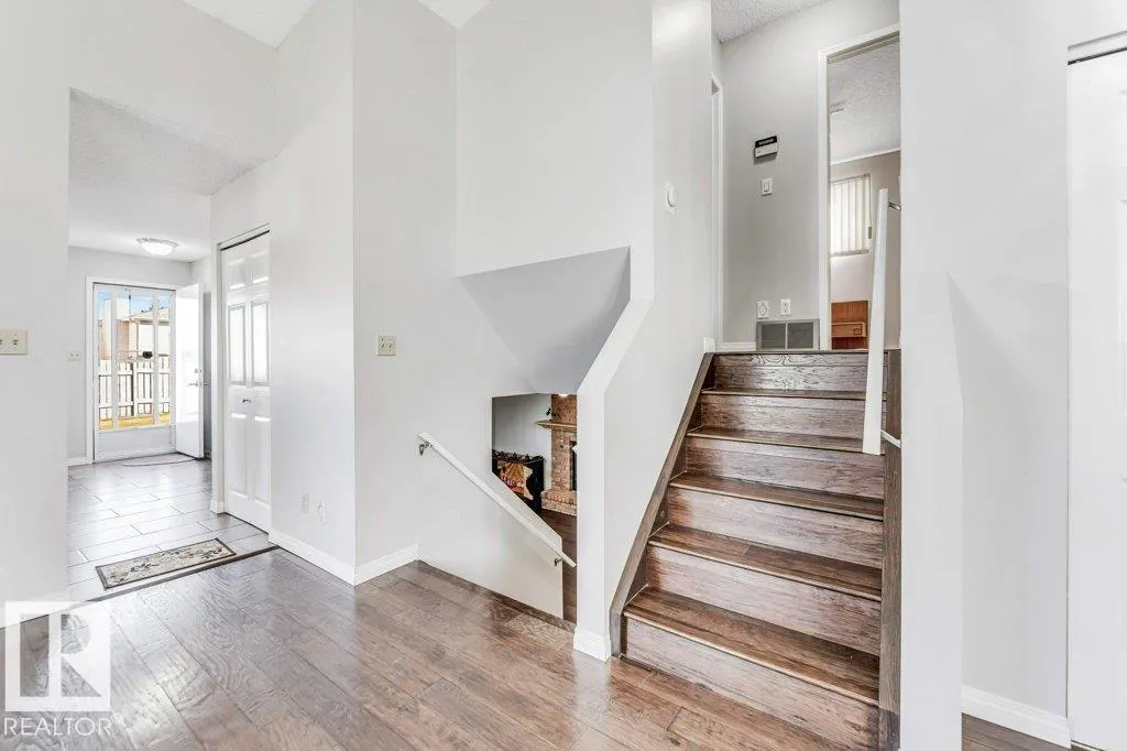 18416 77 AV NW
