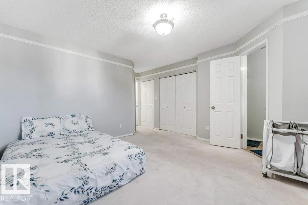 18416 77 AV NW