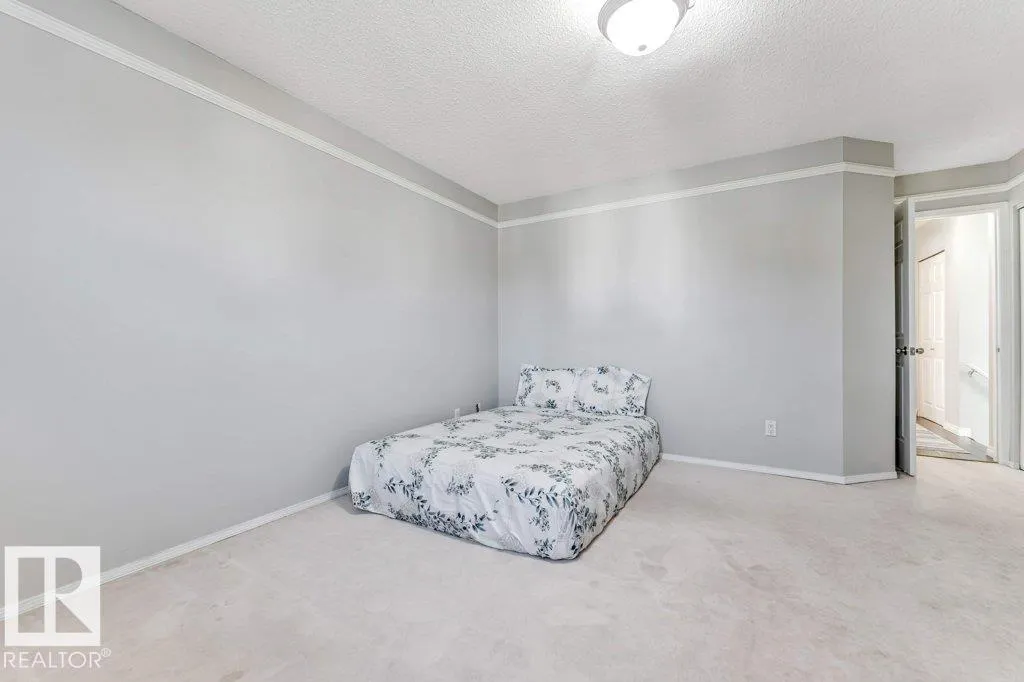 18416 77 AV NW