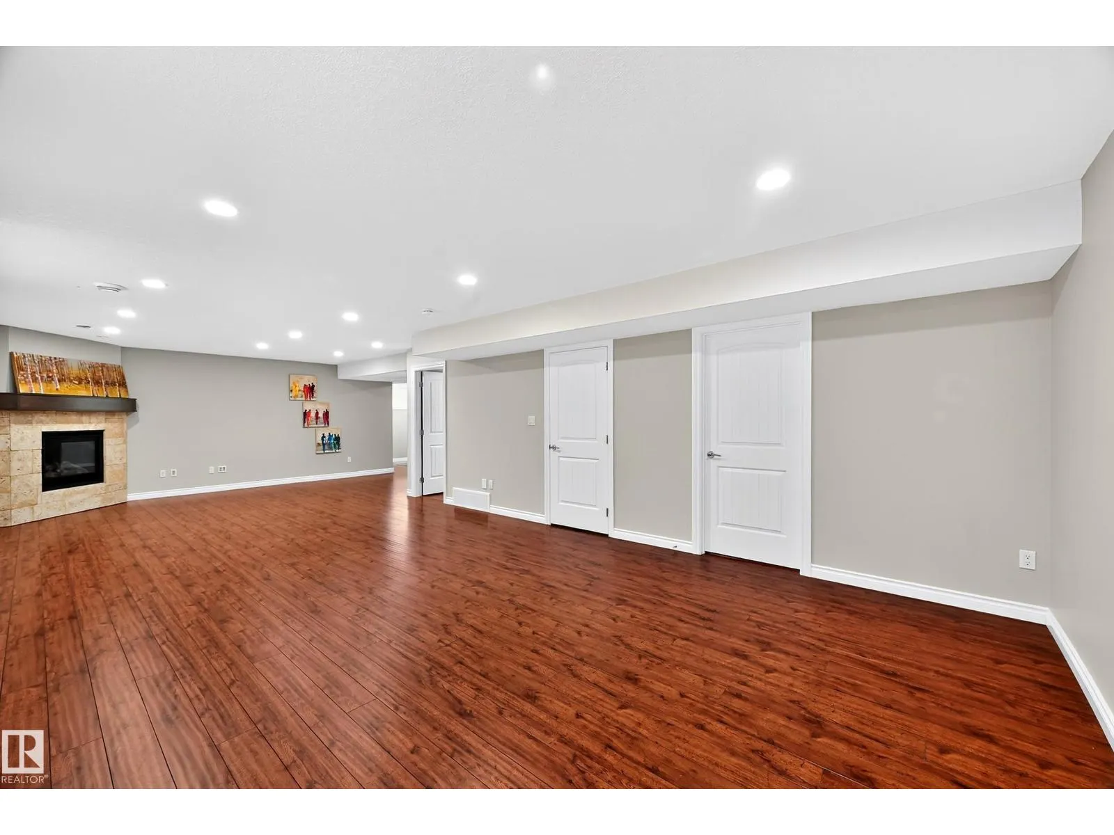 8511 80 AV NW