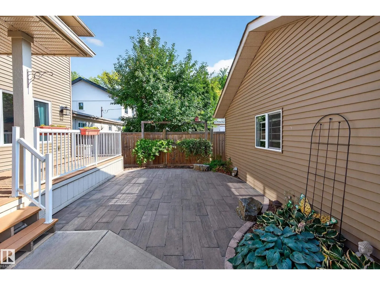 8511 80 AV NW