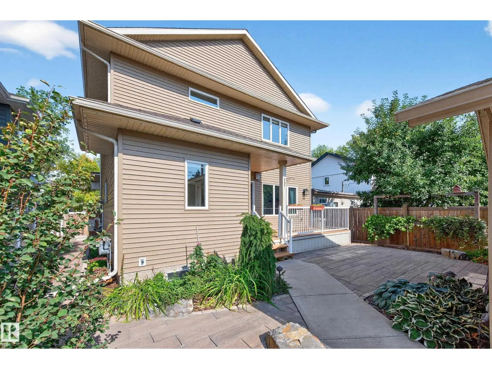 8511 80 AV NW