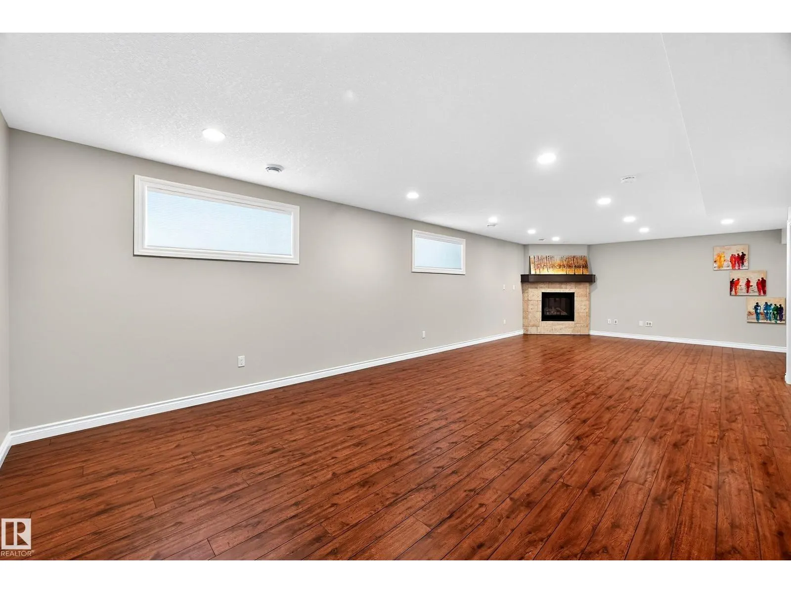 8511 80 AV NW