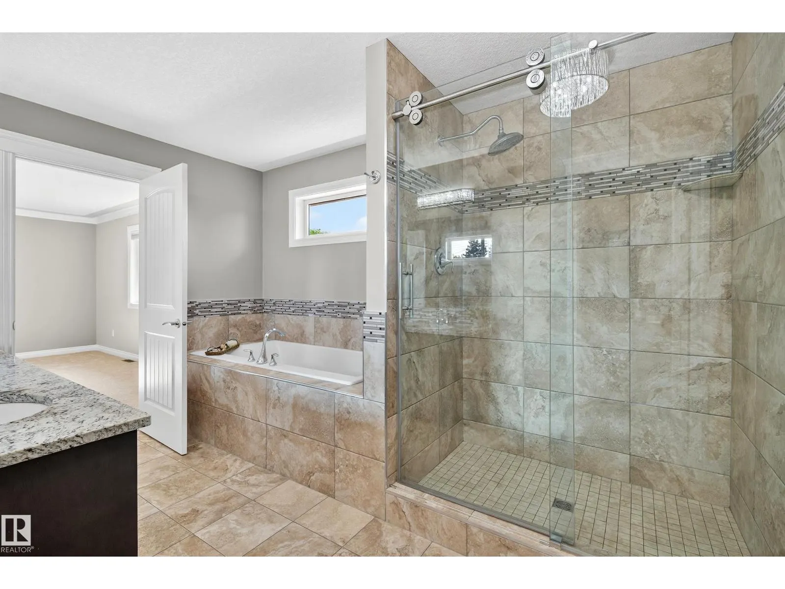 8511 80 AV NW