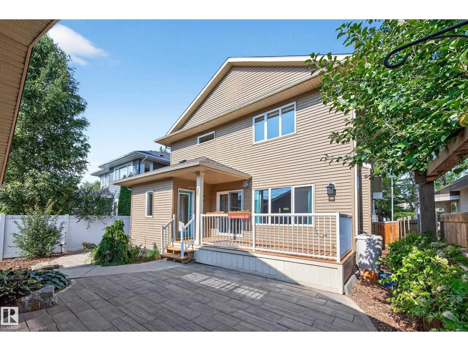 8511 80 AV NW